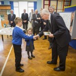 children give painting to Royal visitor